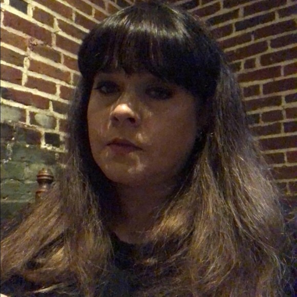 Meet your Posher, Debi - Picture 2 of 2